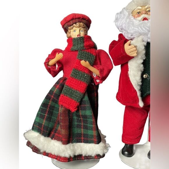 Vintage Kaiser Chicago “The Carolers” Bundle of Figurines w/Stands - Picture 8 of 12